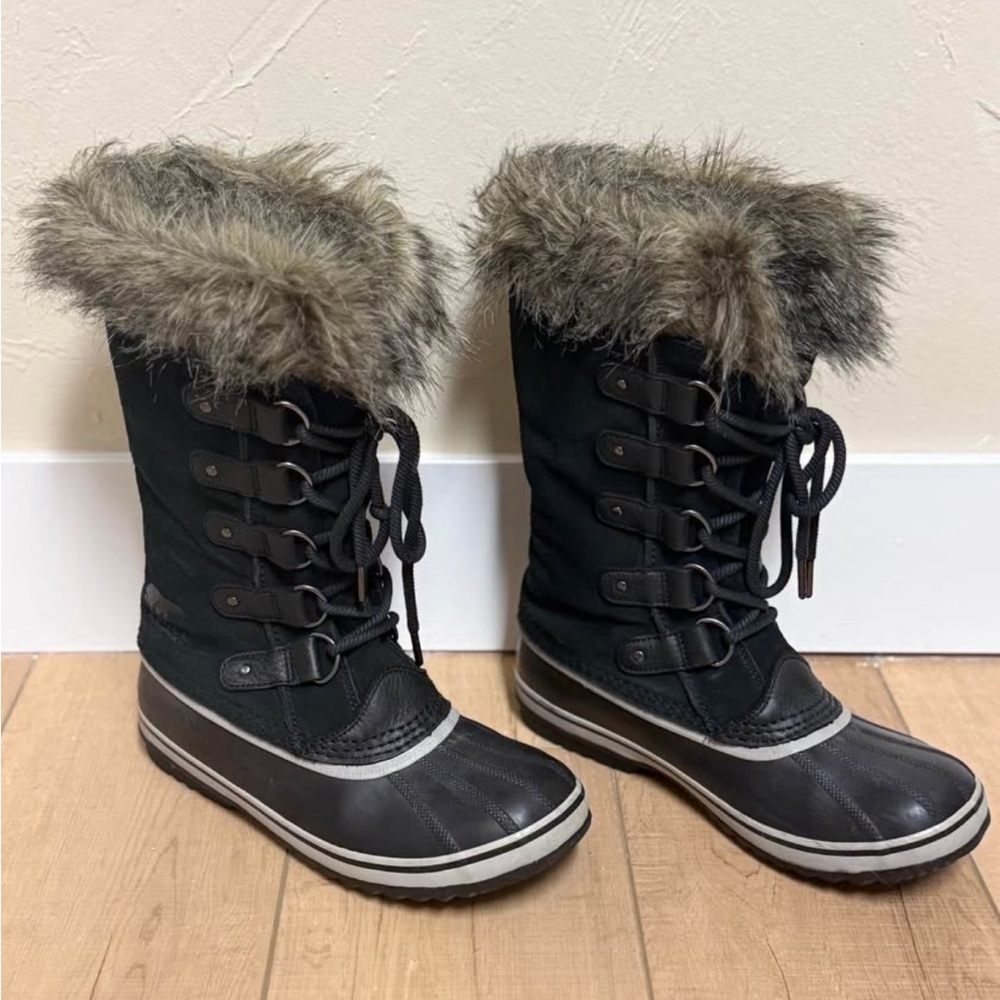 SOREL Joan of Arctic boots — size 9.5